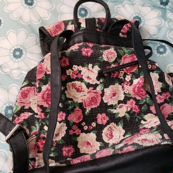 MUDD VINTAGE FLORAL BACKPACK - Picture 2 of 7